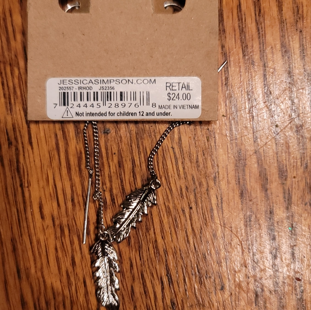 NWT Jessica Simpson Feather Dangle Silvertone Earrings - Picture 4 of 4